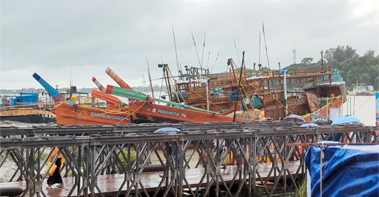 বঙ্গোপসাগরে গভীর নিম্নচাপ, মোংলা উপকূলে বৃষ্টি