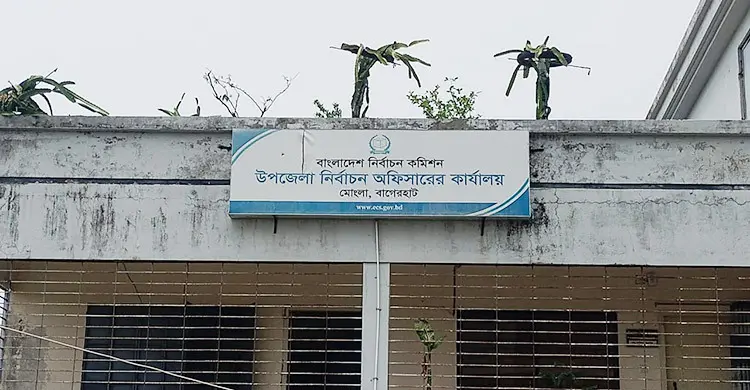 সার্ভারে ত্রুটি, মোংলায় এক মাস ধরে বন্ধ ভোটার স্থানান্তর সেব