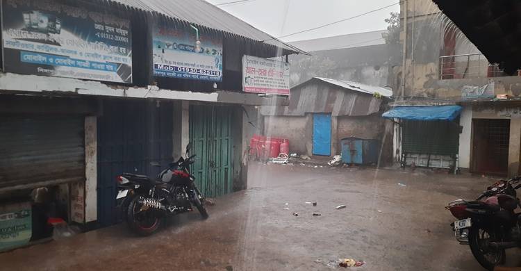 মোংলায় কালবৈশাখী, অন্ধকারে বন্দর-পৌর শহর