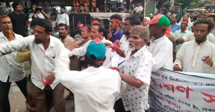 ‘জিয়ার সৈনিক এক হও’ বলে এনসিপির শ্রমিক সমাবেশে হামলা, আহত ১০