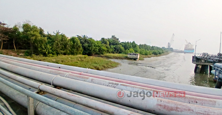 নাব্য কমছে নদীর