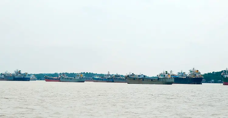 জ্বালানি সংকটে বন্ধ শত শত লাইটার জাহাজ, বিপাকে আমদানিকারকরা