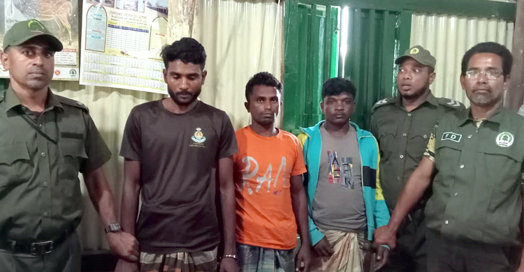 নিষিদ্ধ জাল-বিষসহ সুন্দরবন থেকে ৩ জেলে গ্রেফতার