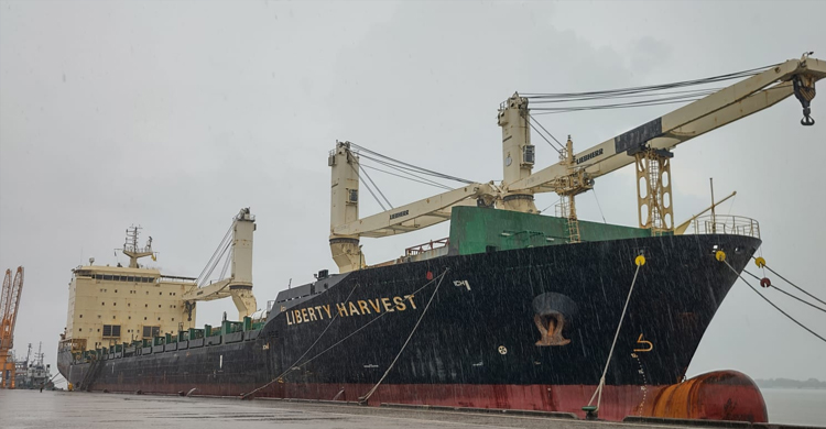 রূপপুর বিদ্যুৎকেন্দ্রের মালামাল নিয়ে মোংলায় এমভি লিবার্টি