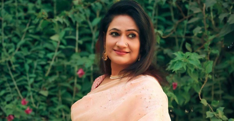 ছেলেকে বেধড়ক মারধরের অভিযোগ, থানায় যাচ্ছেন অভিনেত্রী মনিরা মিঠু