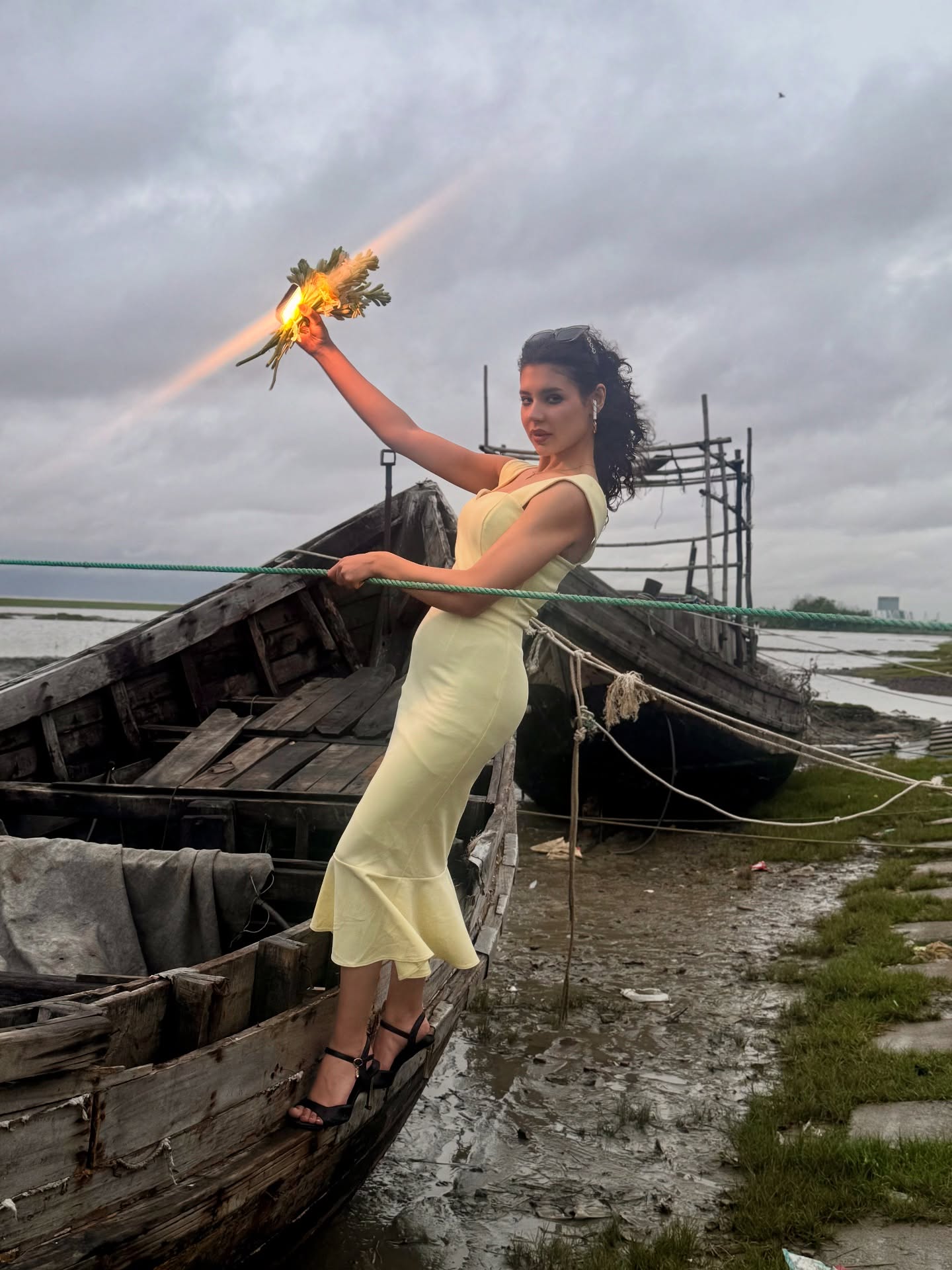 কে এই মনিকা