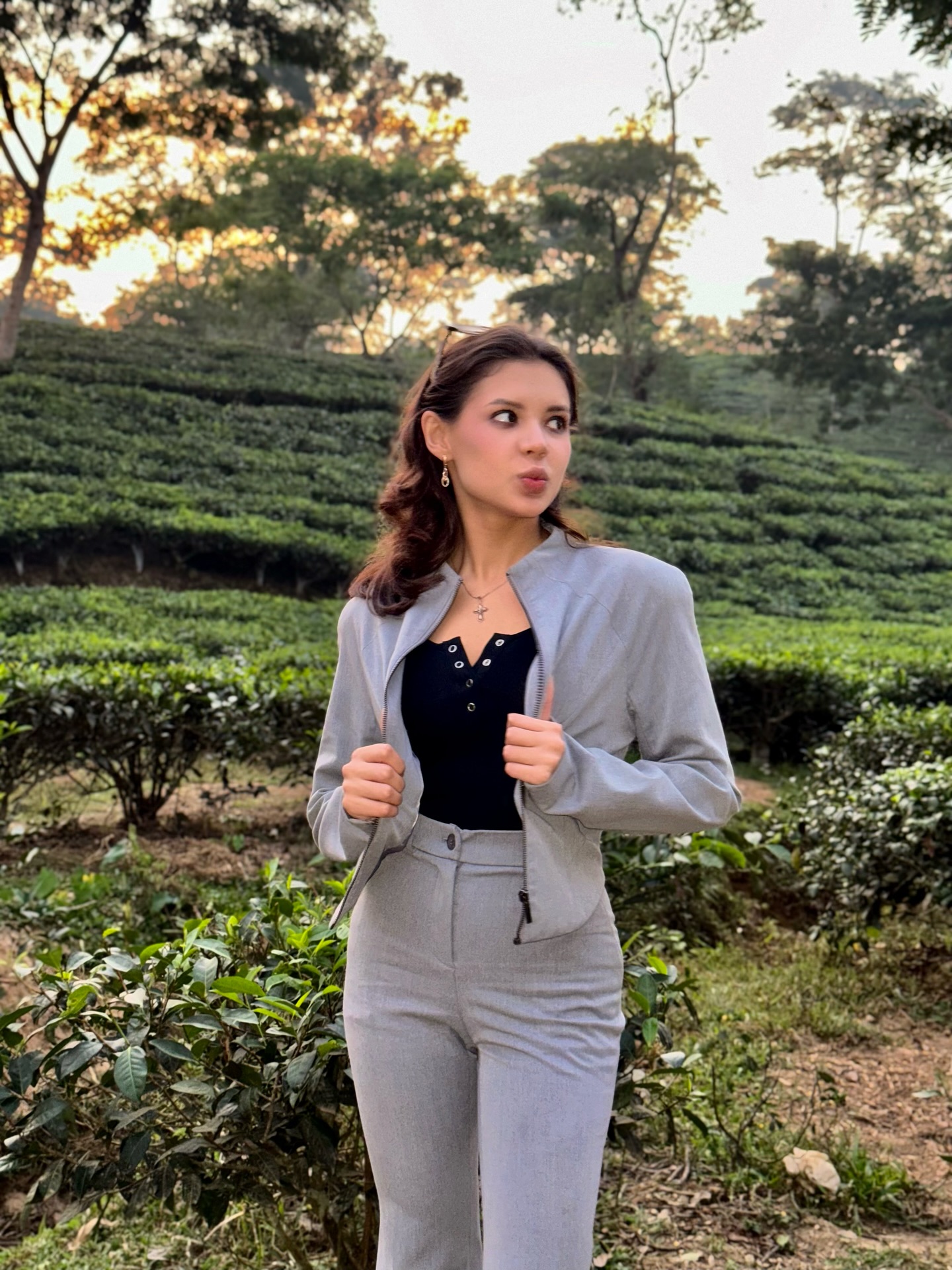 কে এই মনিকা