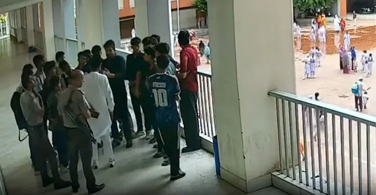 মনিপুর স্কুলের বালিকা শাখায় বহিরাগতদের অনুপ্রবেশ, উদ্বিগ্ন অভিভাবকরা