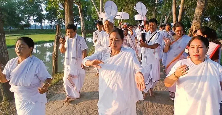 মণিপুরী মৈতৈ সম্প্রদায়ের ঐতিহ্যবাহী ‘লাই হারাওবা’ উৎসব শুরু