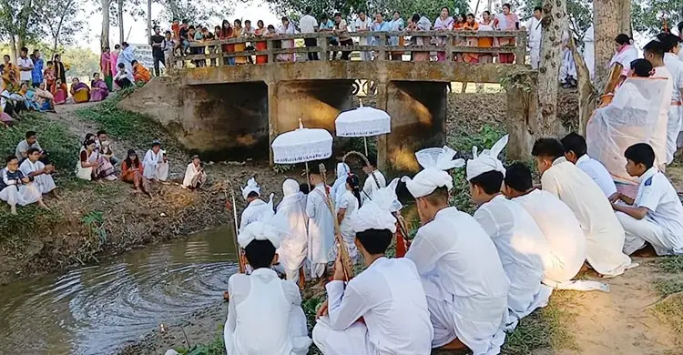 মণিপুরী মৈতৈ সম্প্রদায়ের ঐতিহ্যবাহী ‘লাই হারাওবা’ উৎসব শুরু
