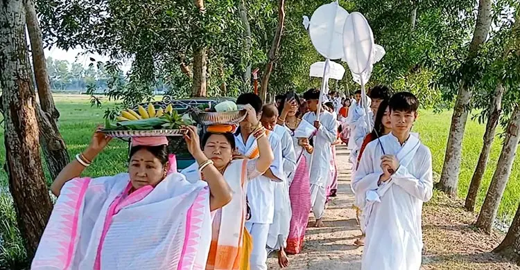 মণিপুরী মৈতৈ সম্প্রদায়ের ঐতিহ্যবাহী ‘লাই হারাওবা’ উৎসব শুরু