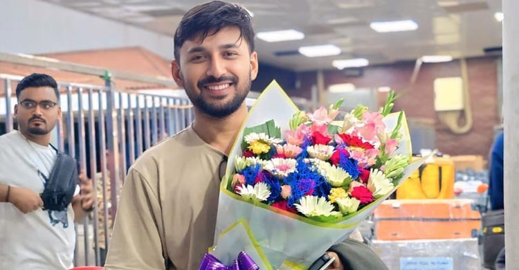 দক্ষিণ কোরিয়ায় থেকে ফিরে শুটিংয়ে মনোজ প্রামাণিক