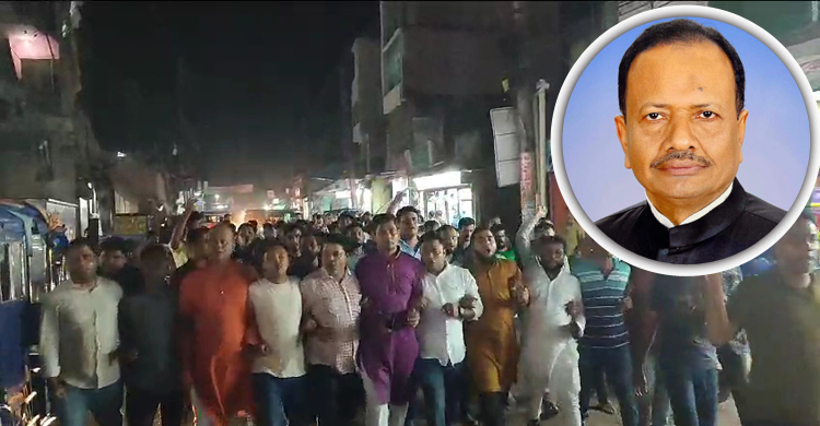 পিংকুর মনোনয়নে আওয়ামী লীগ নেতাকর্মীদের মিষ্টি বিতরণ