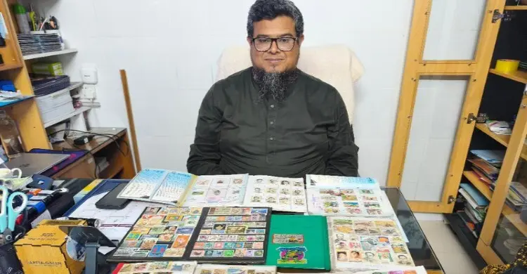 ৩২ বছর ধরে ডাকটিকিট সংগ্রহ করছেন চিকিৎসক মশিউর