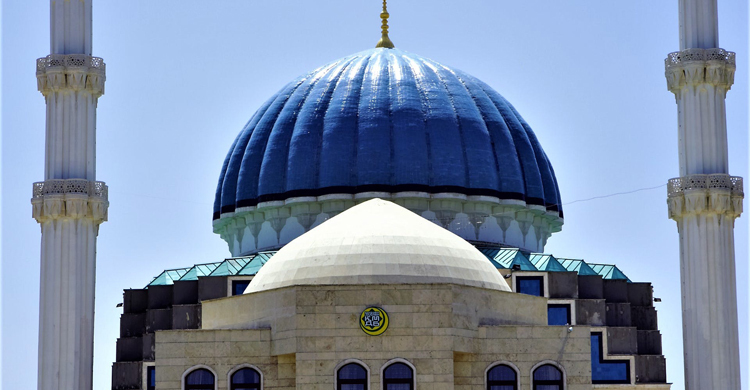 ২ আলামতে বুঝবেন আল্লাহ আপনাকে ভালোবাসেন