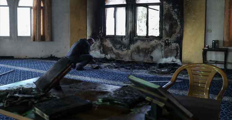 ফিলিস্তিনের মসজিদে ইসরায়েলি দখলদারদের আগুন, আন্তর্জাতিক মহলের তীব্র নিন্দা