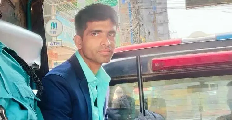 প্রেমিকার আস্থা অর্জনে পুলিশের আইডি কার্ড বানাতে গিয়ে রাজমিস্ত্রি আটক