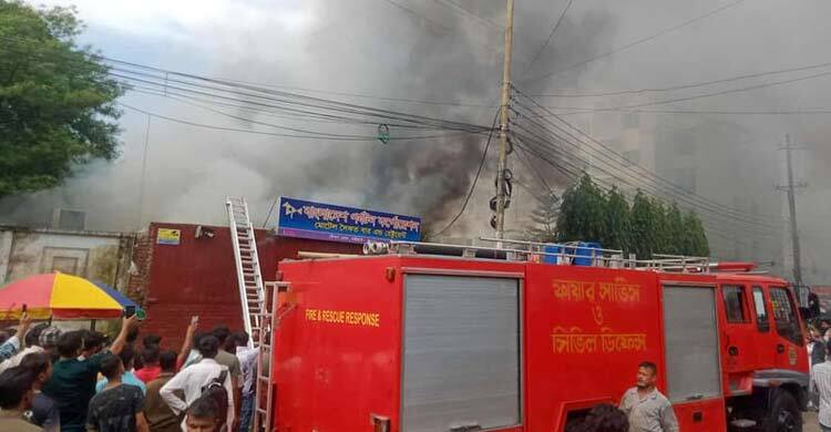 চট্টগ্রামে সৈকত বার ও রেস্তোরাঁয় আগুন