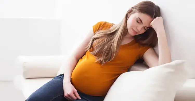 অনাহারে শরীর কাকে আগে বাঁচায়, মা নাকি শিশু?