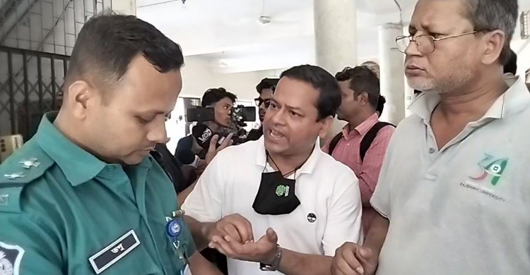 ২০ মিনিট পর এসএসসির প্রশ্নপত্র দেওয়ার অভিযোগ, হট্টগোল