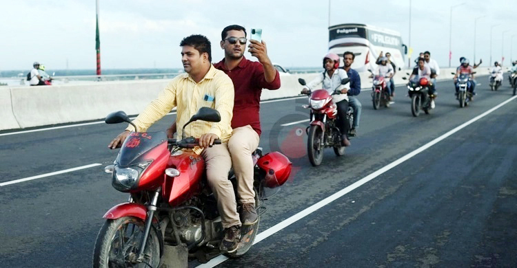 আরও চার সপ্তাহ পদ্মা সেতুতে মোটরসাইকেল চলাচলের সম্ভাবনা নেই