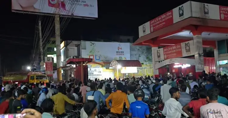 সাতক্ষীরায় ডিসির সিলযুক্ত ‘ফুয়েল কার্ড’ চালুর সিদ্ধান্ত স্থগিত