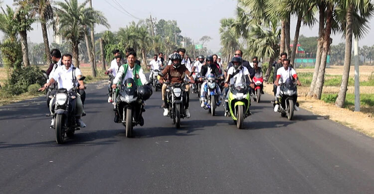 নওগাঁয় সুজুকি মোটরসাইকেলের রাইডার্স ডে অনুষ্ঠিত