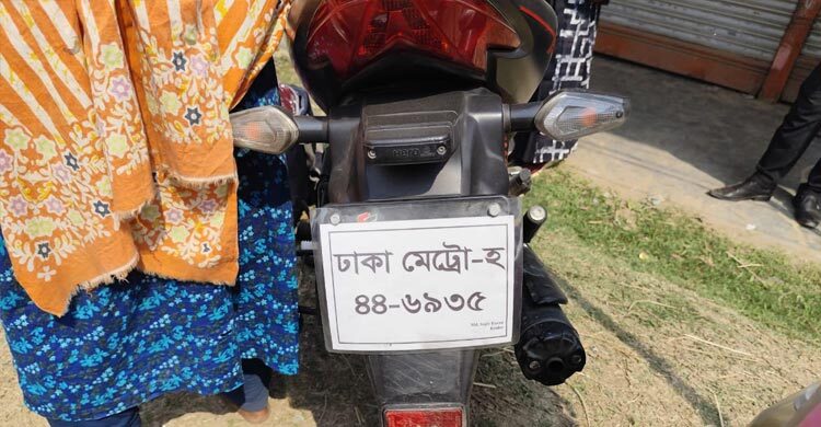 দিনাজপুরে ট্রাকের ধাক্কায় দুই মোটরসাইকেল আরোহী নিহত