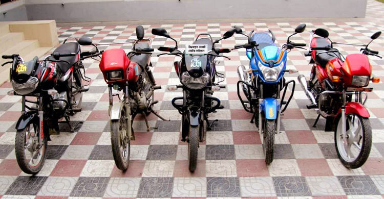 সিরাজগঞ্জে চোরাই মোটরসাইকেলসহ ২ যুবক গ্রেফতার