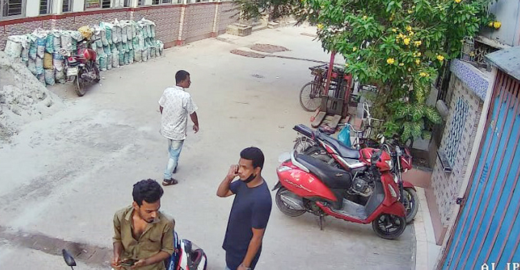 দুই মোটরসাইকেল চোরকে খুঁজছে পুলিশ