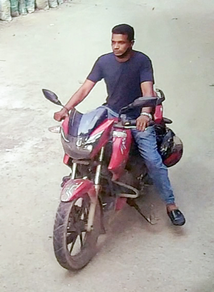 দুই মোটরসাইকেল চোরকে খুঁজছে পুলিশ