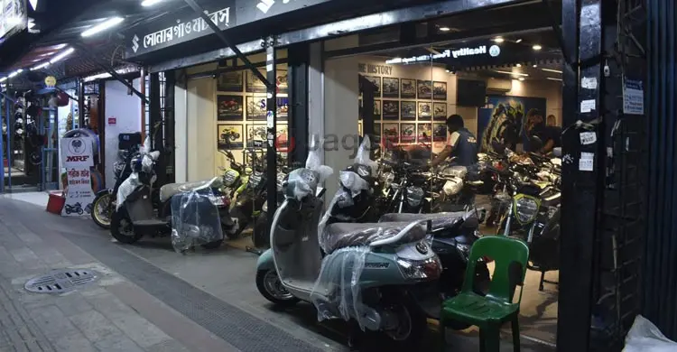 বিদ্যুৎচালিত স্কুটারের বিক্রি রমরমা, মোটরসাইকেলে ধস