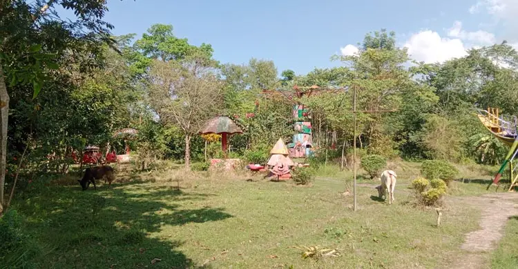 মৌলভীবাজার শহর ঘেঁষা মাতারকাপন এলাকায় মনু ব্যারেজের কয়েক মিটার দূরেই পানি উন্নয়ন বোর্ডের প্রায় এক একর জায়গার ওপর পর্যটকদের জন্য গড়ে তোলা হয়েছে