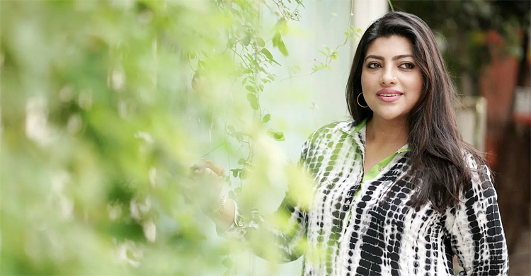 মঞ্চে ফিরছেন মৌ