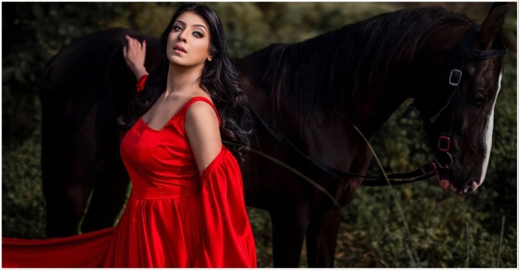 মাসুদ রানা সিরিজের সিনেমায় মৌ