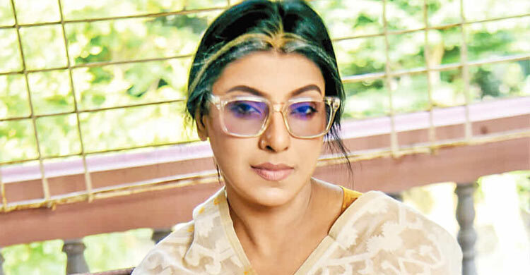 বিজয় দিবসের নাটকে মৌ