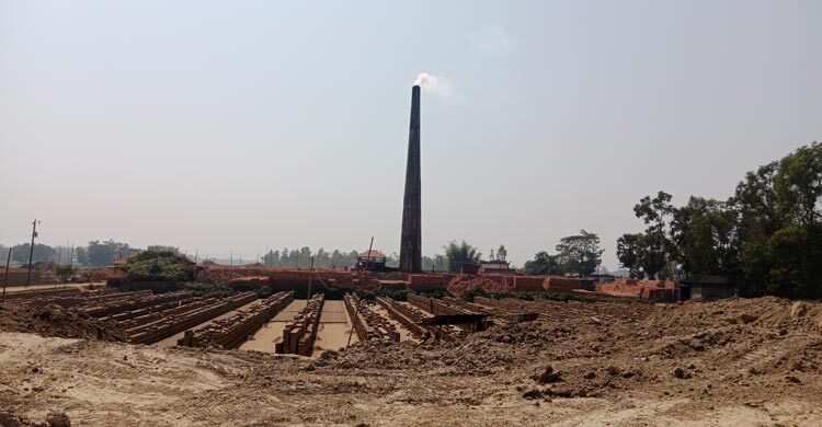 মৌলভীবাজারে দেদারসে চলছে ৪৫ অবৈধ ইট ভাটা