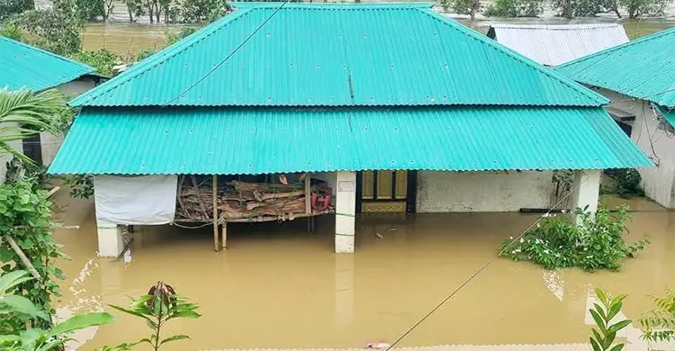 মৌলভীবাজারে ১০ হাজার পরিবার পানিবন্দি, খাবার-বিশুদ্ধ পানি সংকট
