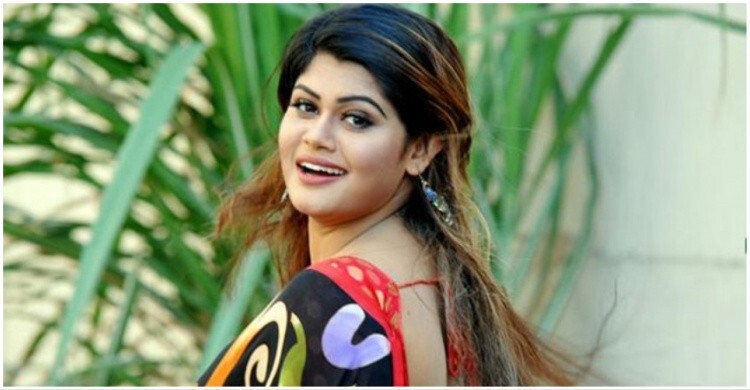 নিউ মার্কেটে শপিং করতে গিয়ে আইফোন চুরি হলো নায়িকার