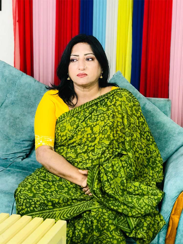 অষ্টম শ্রেণিতে বিয়ে করা শিখা আজও সংগ্রাম করছেন