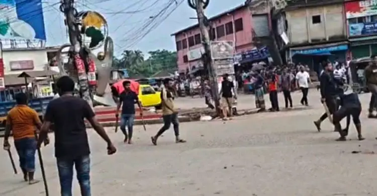 মৌলভীবাজারে অটোরিকশা-মাইক্রোবাস চালকদের মধ্যে দফায় দফায় সংঘর্ষ