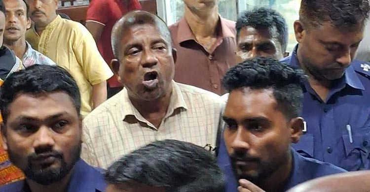 মসজিদের ভেতর মুয়াজ্জিনকে বিএনপি নেতার মারধর