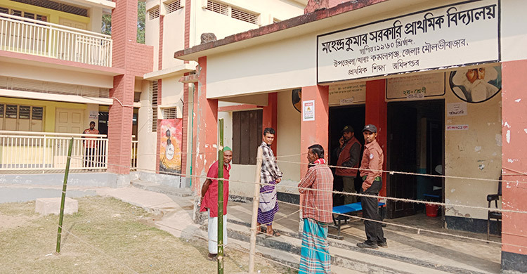 মৌলভীবাজারে বিভিন্ন কেন্দ্রে দেখা মেলেনি লাঙ্গল-শাপলা কলির এজেন্ট