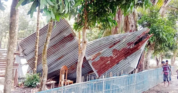 মৌলভীবাজারে কালবৈশাখী ঝড়ে শতাধিক ঘর বিধ্বস্ত, বিদ্যুৎ বিপর্যস্ত