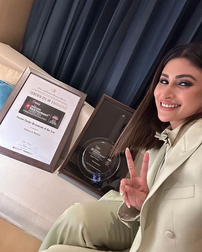 মৌনীর বদমাশে ঝালমুড়ির জাদু, দাম মাত্র ৫৫০ টাকা