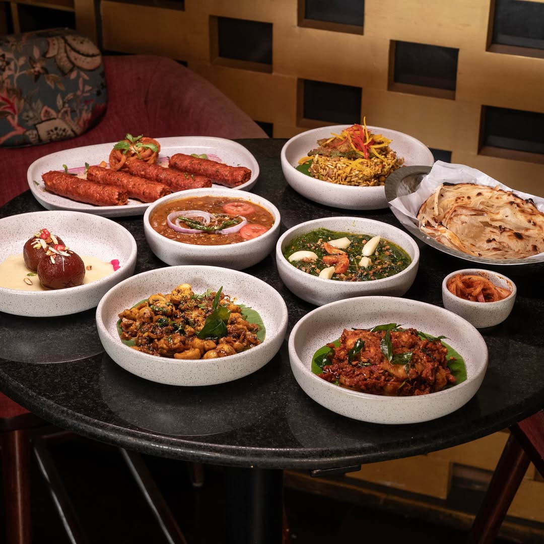 মৌনীর বদমাশে ঝালমুড়ির জাদু, দাম মাত্র ৫৫০ টাকা