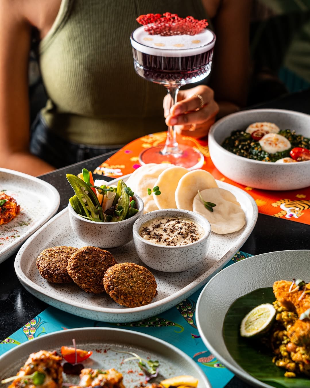 মৌনীর বদমাশে ঝালমুড়ির জাদু, দাম মাত্র ৫৫০ টাকা