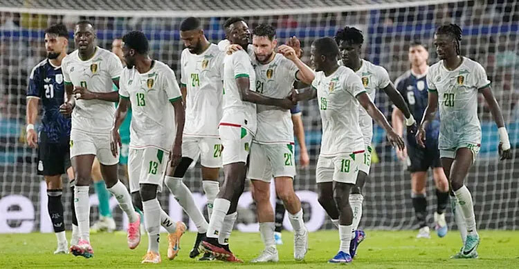 স্বপ্নের ম্যাচের পর মেসির জার্সি নিয়ে মৌরিতানিয়া ফুটবলারদের লড়াই