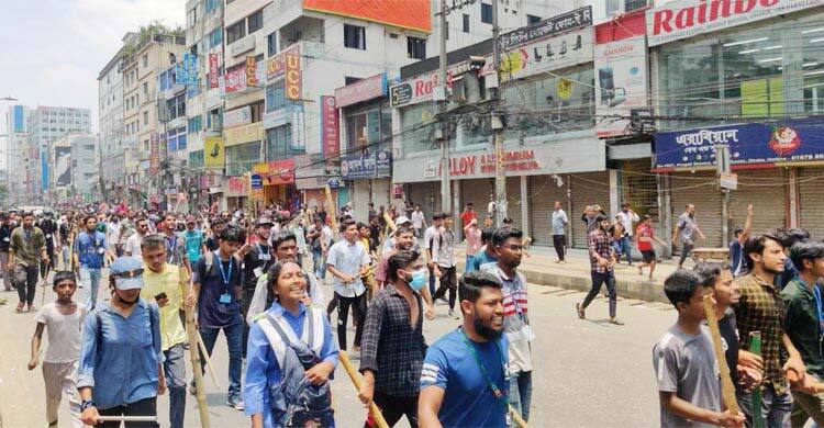 জুলাই গণঅভ্যুত্থান: প্রত্যাশা-প্রাপ্তি নিয়ে দ্বিধায় সাধারণ মানুষ