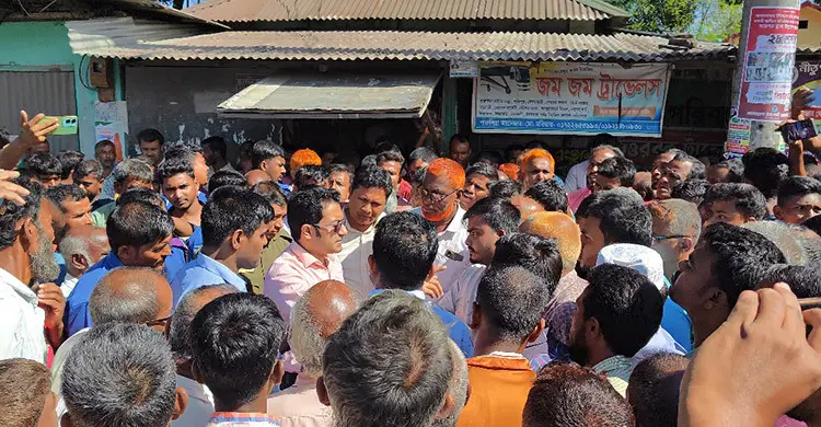 সারের দাবিতে কৃষকদের মহাসড়ক অবরোধ